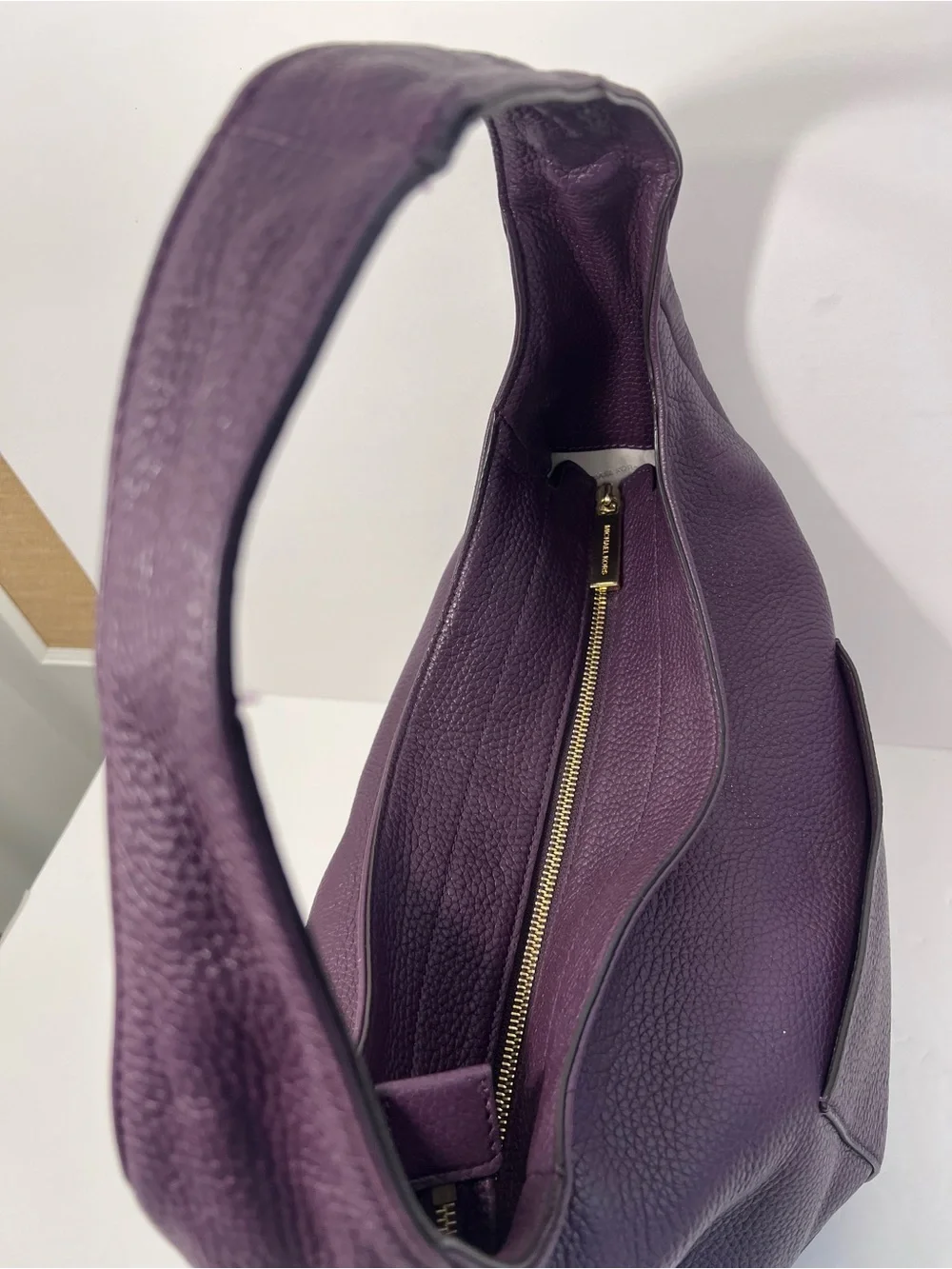 MICHAEL KORS MEDIUM PEBBLED LEATHER HOBO PURSE PURPLE